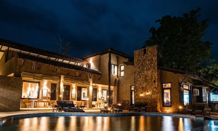 luxury resort in bandhavgarh national park: Kings Lodge